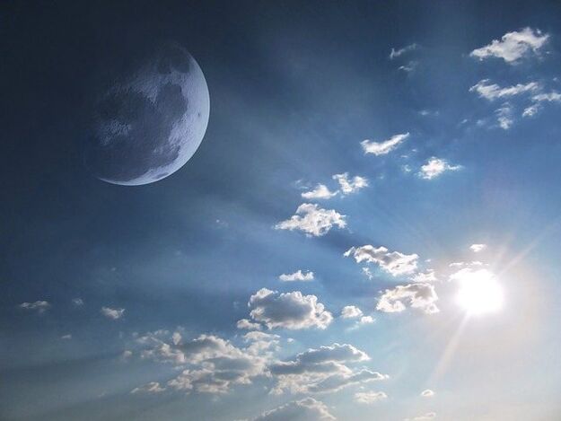 月亮和太阳的能量净化硬币